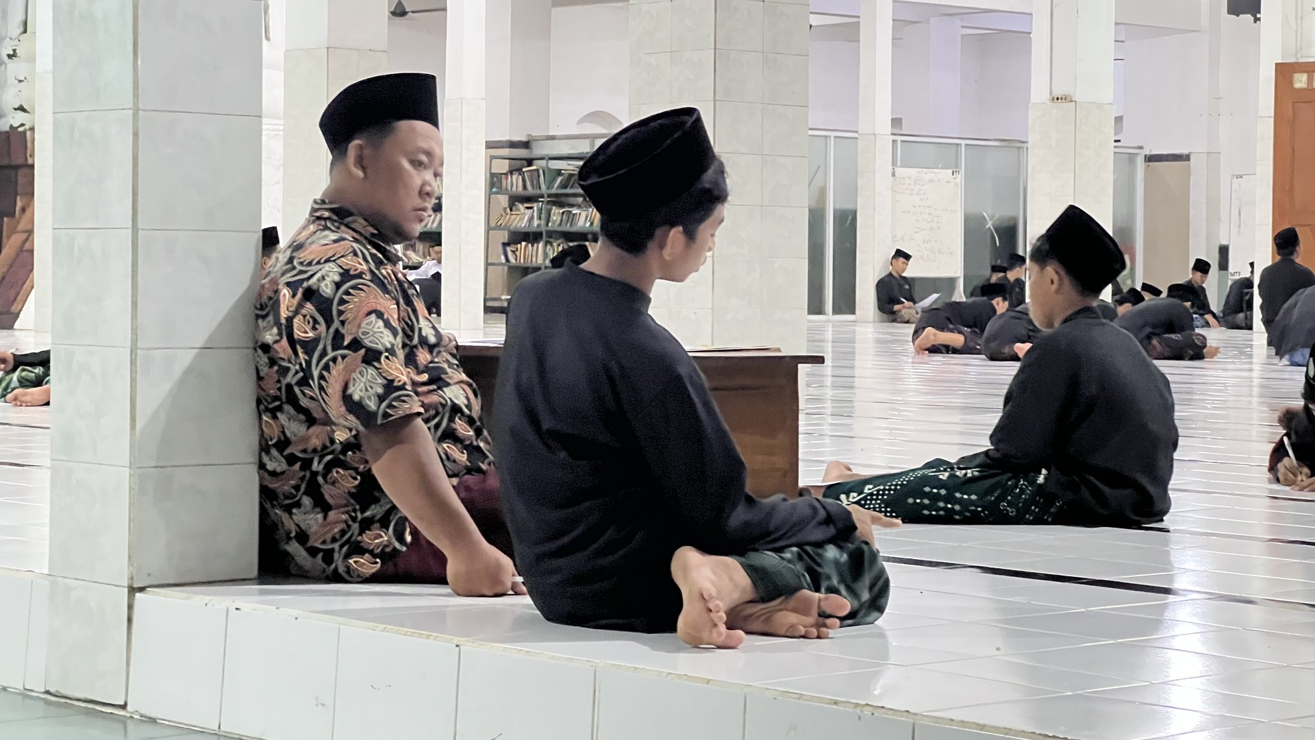 Suasana santri Madrasah Tafaqquh Fiddin Darul Ulum